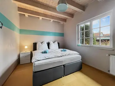 Ein Bett oder Betten in einem Zimmer der Unterkunft Kupferschmiede - Weber Grill - Feuerkorb - Terrasse - Indoorschaukel - Ideal für Familien