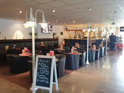 Ein Restaurant oder anderes Speiselokal in der Unterkunft 3-Raum Superior Komfort-Terrassen-Appartement
