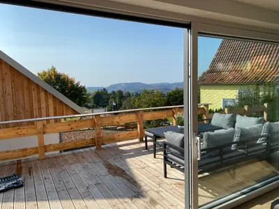 Ein allgemeiner Bergblick oder ein Berglick von des Ferienhauses aus