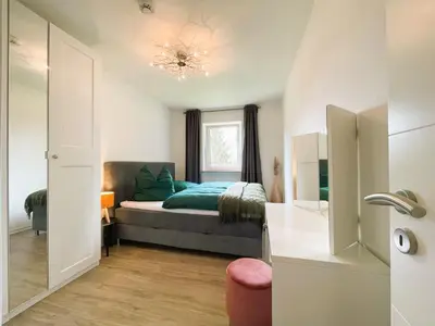 Ein Bett oder Betten in einem Zimmer der Unterkunft LIGHTQUARTIER Treefield -Sauna - Balkon- Waldnähe