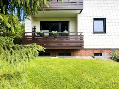 Ein Garten an der Unterkunft LIGHTQUARTIER Treefield -Sauna - Balkon- Waldnähe
