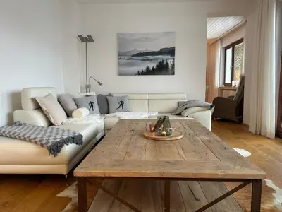 Ein Sitzbereich in der Unterkunft Haus Leni am Paulsberg