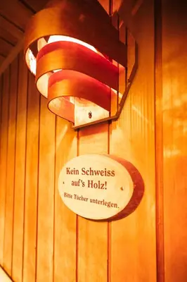 Ein Zertifikat, Auszeichnung, Logo oder anderes Dokument, das in der Unterkunft Morgenrot Lodge, im Harz, mit Schwimmbad und Sauna ausgestellt ist