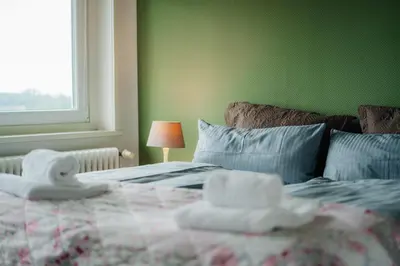 Ein Bett oder Betten in einem Zimmer der Unterkunft Haus Sonneck - Apartmenthaus - Sonnenterrasse mit Grill - 1-8 Personen - ruhige Lage mit Blick über Braunlage