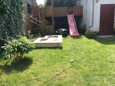 Ein Garten an der Unterkunft Ferienwohnung Uwe's Sporthütte