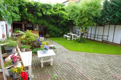 Ein Garten an der Unterkunft Ferienwohnung Uwe's Sporthütte