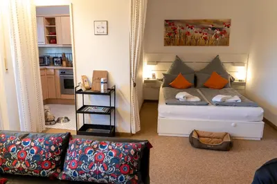 Ein Sitzbereich in der Unterkunft FeWo Harzer Wiesenblick, bis 2 Hunde willkommen, W-Lan, Sauna, DTV 4 Sterne, 3 Pfoten