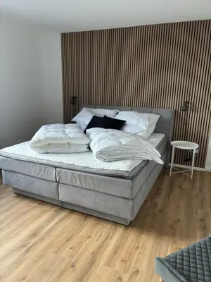 Ein Bett oder Betten in einem Zimmer der Unterkunft Ferienwohnung Rathauswiese