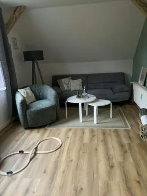 Ein Sitzbereich in der Unterkunft Ferienwohnung Wurmbergblick