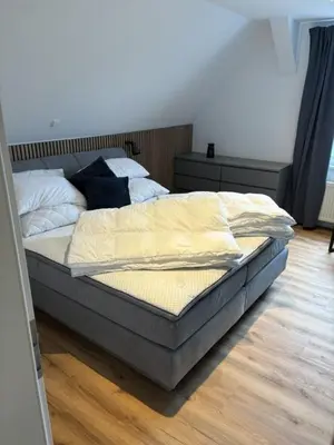 Ein Bett oder Betten in einem Zimmer der Unterkunft Ferienwohnung Wurmbergblick