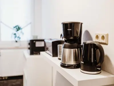 Kaffee-/Teezubehör in der Unterkunft REBENTISCH - Hotel FERIENWOHNUNGEN Restaurant