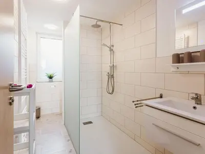 Ein Badezimmer in der Unterkunft REBENTISCH - Hotel FERIENWOHNUNGEN Restaurant