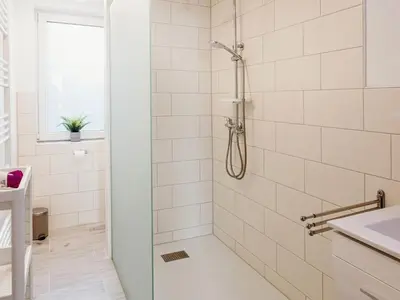 Ein Badezimmer in der Unterkunft REBENTISCH - Hotel FERIENWOHNUNGEN Restaurant