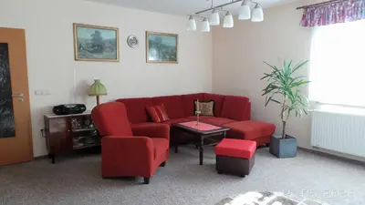 Ein Sitzbereich in der Unterkunft Ferienwohnung Reulecke