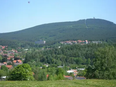 Ein allgemeiner Bergblick oder ein Berglick von der Pension aus