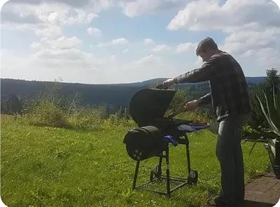 Ein für Gäste verfügbarer Grill in der Ferienwohnung