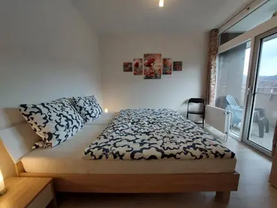 Ein Bett oder Betten in einem Zimmer der Unterkunft Ferienwohnung Penthouse Wolke 16 mit Schwimmbad und Saunanutzung