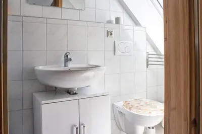 Ein Badezimmer in der Unterkunft Ferienwohnung Ferienhäuser am Brocken, 80 qm 3 Schlafzimmer