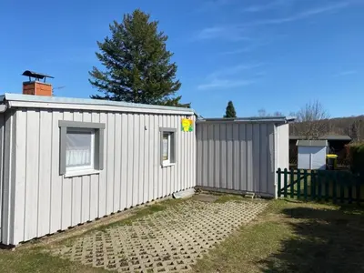 Das Gebäude in dem sich das Ferienhaus befindet