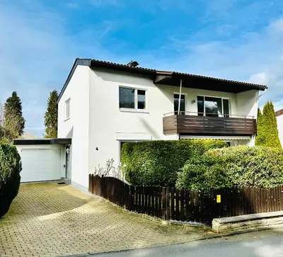 Das Gebäude in dem sich das Ferienhaus befindet