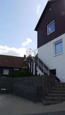 Das Gebäude in dem sich die Ferienwohnung befindet