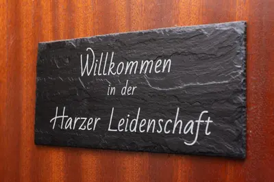 Ein Zertifikat, Auszeichnung, Logo oder anderes Dokument, das in der Unterkunft FeWo Harzer Leidenschaft bis 2 Hunde Willkommen TOP Lage DTV 5 Sterne 3 Pfoten ausgestellt ist