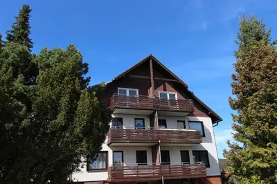 Das Gebäude in dem sich die Ferienwohnung befindet