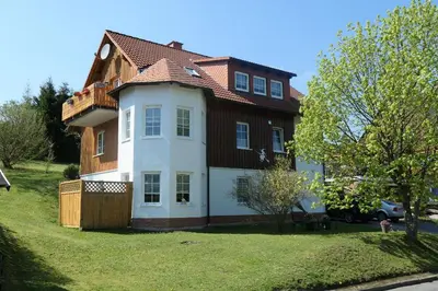 Das Gebäude in dem sich die Ferienwohnung befindet
