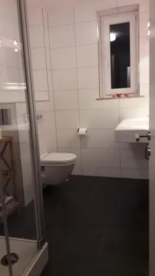 Ein Badezimmer in der Unterkunft FeWo am Wurmberg Braunlage I Verwaltung und Betreuung durch FIRMA ZZ-Braunlage