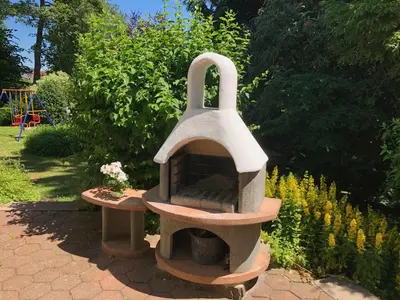 Ein Garten an der Unterkunft Haus Hahn im Klee