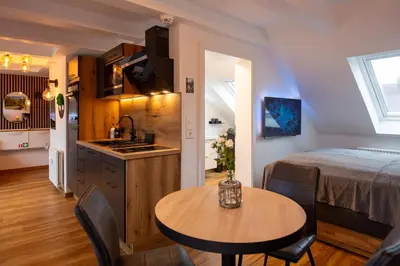 Ein Bett oder Betten in einem Zimmer der Unterkunft NEU! 9,7 Außergewöhnlich Bergblick mit Balkon Boxspringbett Kaffeevollautomat inkl Bettwäsche Handtücher #MeeneFewo de
