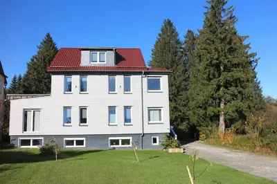 Das Gebäude in dem sich die Ferienwohnung befindet