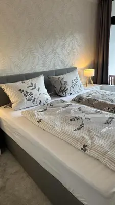 Ein Bett oder Betten in einem Zimmer der Unterkunft Bergzauber Apartment mit Pool, Sauna, Balkon und Panoramablick