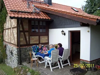 Das Gebäude in dem sich das Ferienhaus befindet