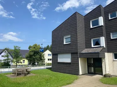 Das Gebäude in dem sich die Ferienwohnung befindet