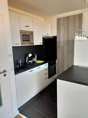 Küche/Küchenzeile in der Unterkunft Ferienwohnung Sagenstube im Panoramic Hohegeiß 16 Etage Fahrstuhl Hoch hinaus im Harz