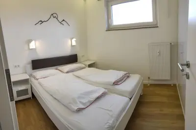 Ein Bett oder Betten in einem Zimmer der Unterkunft Ferienwohnung Sagenstube im Panoramic Hohegeiß 16 Etage Fahrstuhl Hoch hinaus im Harz