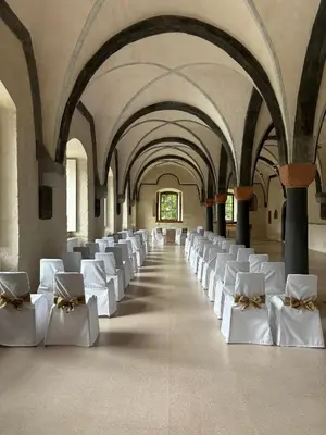 Ein Sitzbereich in der Unterkunft Kloster Huysburg Ekkehard Haus