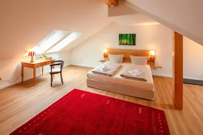 Ein Bett oder Betten in einem Zimmer der Unterkunft Plumbohms Haus Looges