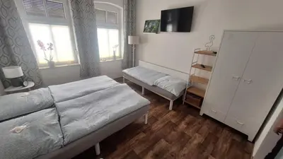 Ein Bett oder Betten in einem Zimmer der Unterkunft Pauls Hexenhaus Wohnung Teufel mit Familienbett