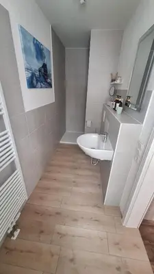 Ein Badezimmer in der Unterkunft Pauls Hexenhaus Wohnung Teufel mit Familienbett