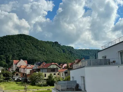 Ein allgemeiner Bergblick oder ein Berglick von der Ferienwohnung aus
