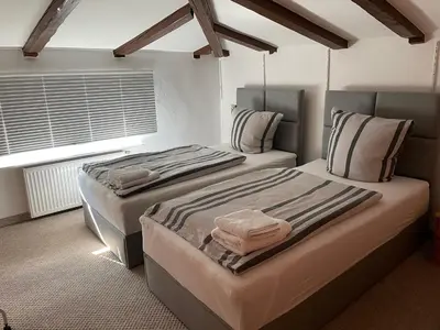 Ein Bett oder Betten in einem Zimmer der Unterkunft Quartier für vier