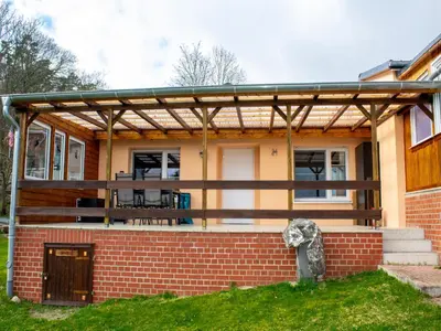 Das Gebäude in dem sich das Ferienhaus befindet