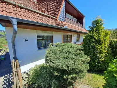 Das Gebäude in dem sich die Ferienwohnung befindet