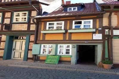 Das Gebäude in dem sich das Ferienhaus befindet