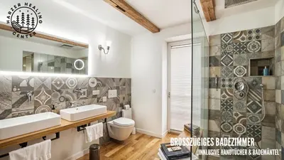 Ein Badezimmer in der Unterkunft HARZER HEALING CENTER 2024 Romantische Landhauswohnung mit Fussbodenheizung,XXL Kochinsel,XXL Regenduschen,Modern,Hochwertig,Persönlich,Vollausgestattet