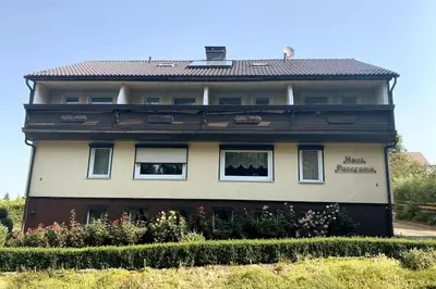 Das Gebäude in dem sich die Ferienwohnung befindet