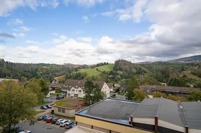 Ein allgemeiner Bergblick oder ein Berglick von der Ferienwohnung aus