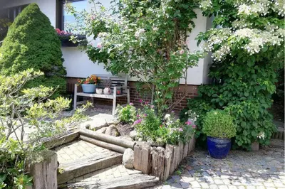 Ein Garten an der Unterkunft Ferienwohnung Anemone mit Bergblick